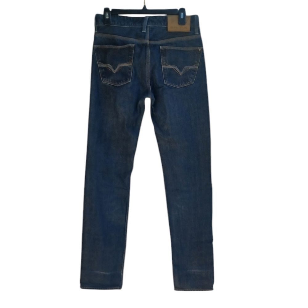 8122....Guess Jeans Straight Leg Size 29X32,  8"Rise - Picture 3 of 5